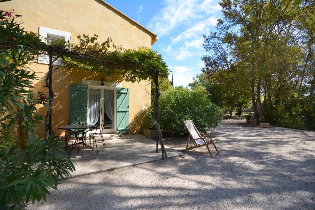 Le Mas de Trévouse Saint-Saturnin-lès-Avignon Esterno foto